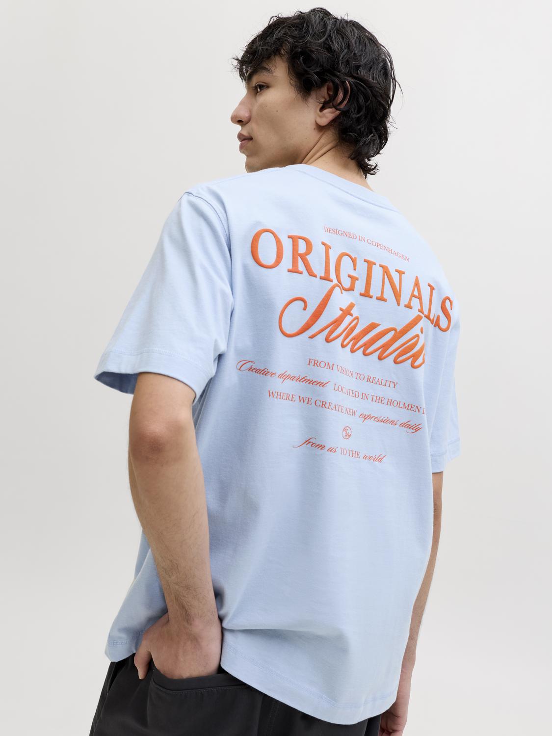 model_shot-creative